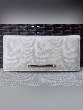 NWT Brahmin Ady in LATTE ALL OVER LIZARD Wallet